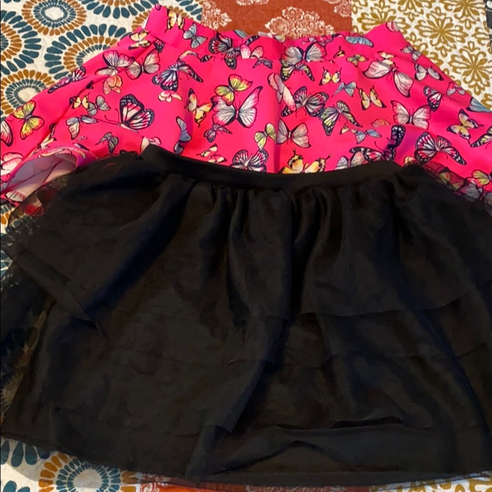 2 Girls skirts